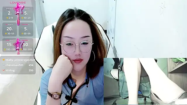 Snapshot of -orange_ chatting on 01.19.25 -orange  online show from 01.19.25
