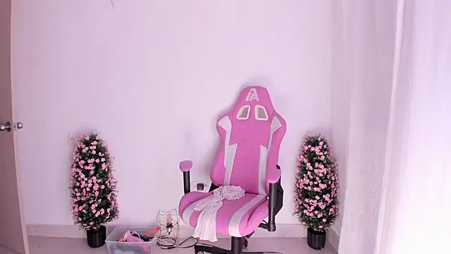 keissy rincon  online show from 01.10.26