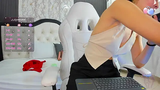 Snapshot of amara_falcon chatting on 12.07.24 amara falcon online show from 12.07.24