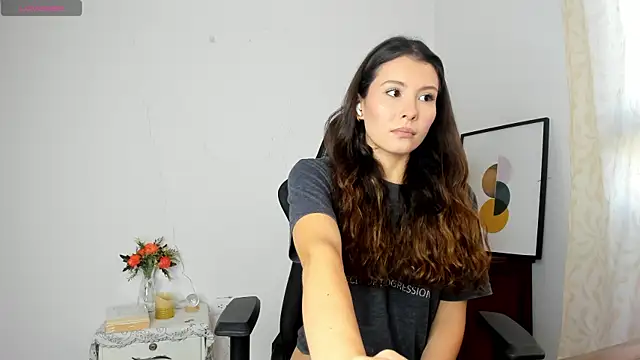 Snapshot of amara_falcon chatting on 11.06.25 amara falcon online show from 11.06.25