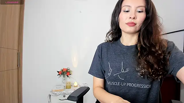 Snapshot of amara_falcon chatting on 11.11.25 amara falcon online show from 11.11.25