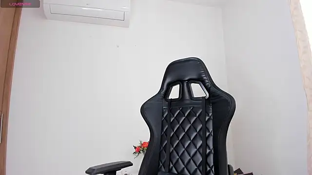 Snapshot of amara_falcon chatting on 11.21.25 amara falcon online show from 11.21.25