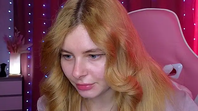 Snapshot of Day-off chatting on 11.27.25 Day-off online show from 11.27.25