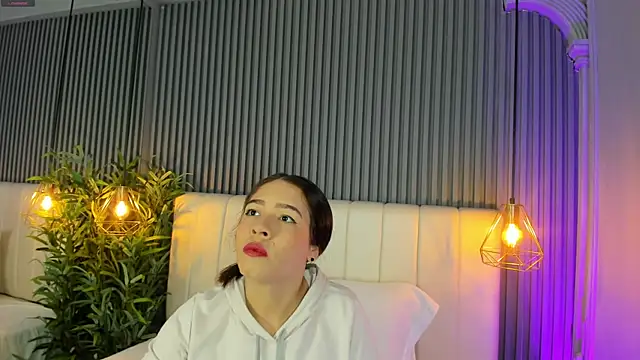 SaraRiley online show from 12.13.25