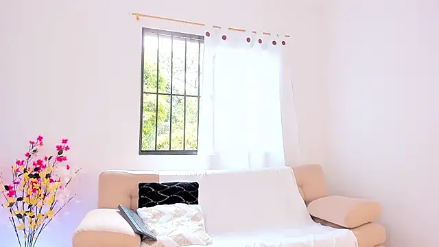 Alaia Ferrer  online show from 10.12.25