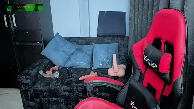 Snapshot of charlotee_lovee69 chatting on 11.13.25 charlotee lovee69 online show from 11.13.25