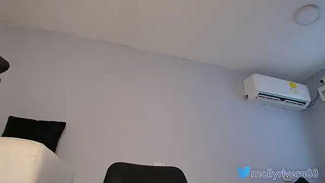 Snapshot of mollyrivera chatting on 09.08.25 mollyrivera online show from 09.08.25