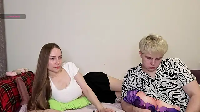 Emily and Ilumi online show from 07.31.26