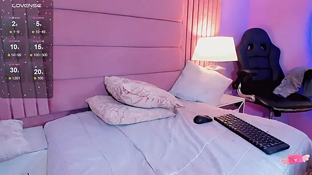 Snapshot of andrea_alvarz chatting on 02.22.25 andrea alvarz online show from 02.22.25