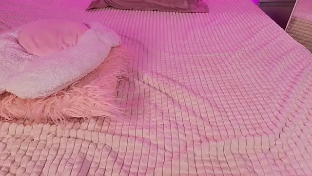 Snapshot of laney_vil chatting on 12.14.24 laney vil online show from 12.14.24