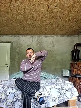 Snapshot of florin421 chatting on 05.14.26 florin421 online show from 05.14.26