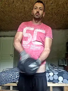 Snapshot of florin421 chatting on 05.20.26 florin421 online show from 05.20.26