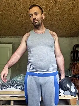 Snapshot of florin421 chatting on 05.22.26 florin421 online show from 05.22.26