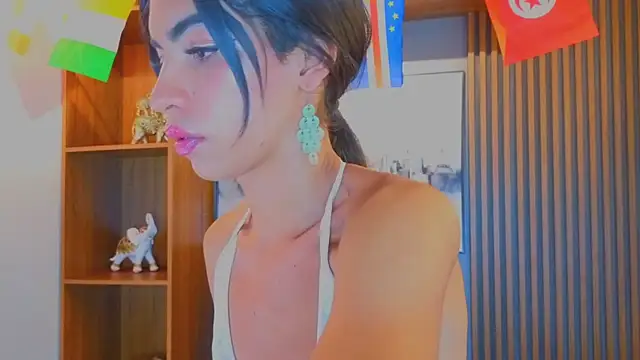 Snapshot of Alahia_Rodriguez chatting on 07.16.26 Alahia Rodriguez online show from 07.16.26