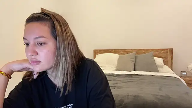 Nelly Fischer online show from 09.15.25