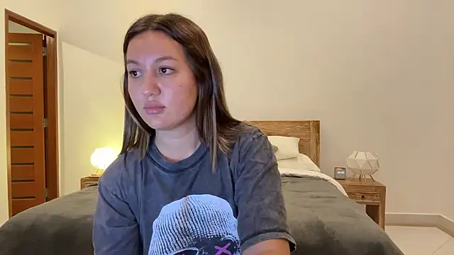 Nelly Fischer online show from 09.15.25