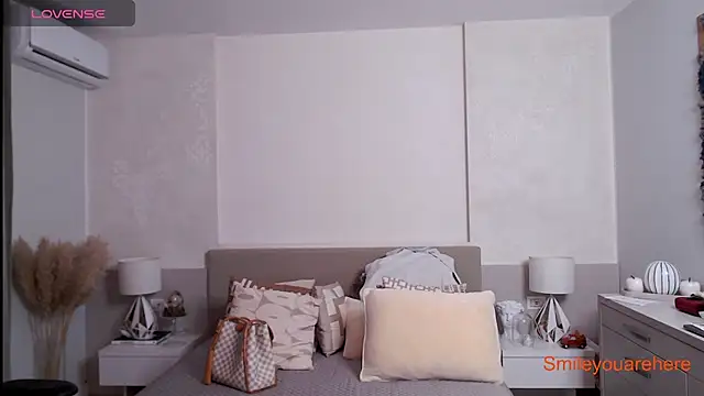 Smileyouarehere online show from 11.09.25