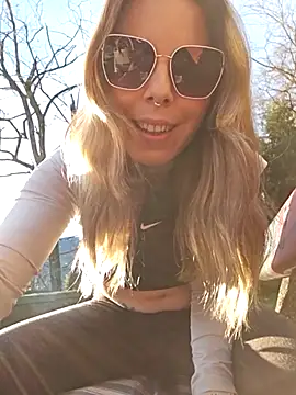 Mia Railey online show from 02.26.25