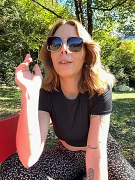 Mia Railey online show from 10.28.25