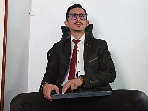 Snapshot of HomeAloneK chatting on 01.05.26 HomeAloneK online show from 01.05.26