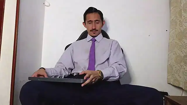 Snapshot of HomeAloneK chatting on 02.04.26 HomeAloneK online show from 02.04.26