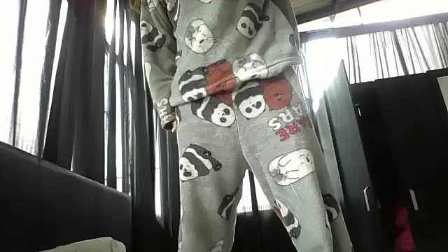 Snapshot of Paulita_x3 chatting on 02.15.25 Paulita x3 online show from 02.15.25