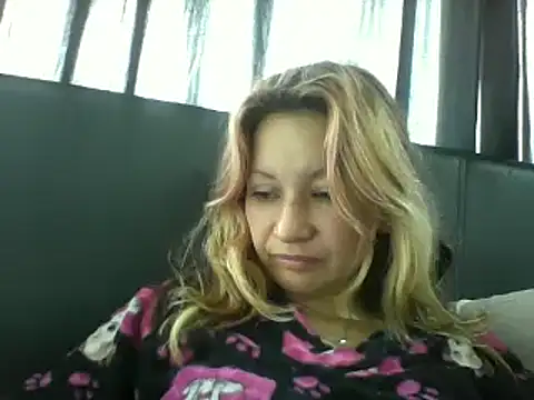 Snapshot of Paulita_x3 chatting on 02.28.25 Paulita x3 online show from 02.28.25