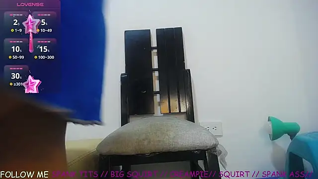 Snapshot of vegalaura__ chatting on 06.17.26 vegalaura online show from 06.17.26