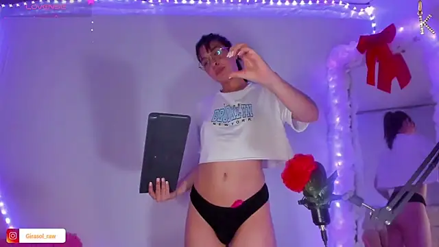 Snapshot of KATERAW chatting on 03.22.25 KATERAW online show from 03.22.25