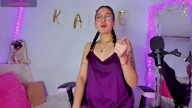 Snapshot of KATERAW chatting on 02.20.26 KATERAW online show from 02.20.26