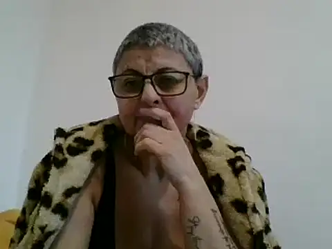 Snapshot of roseblak42 chatting on 02.10.25 roseblak42 online show from 02.10.25