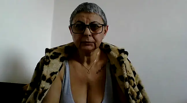 Snapshot of roseblak42 chatting on 02.14.25 roseblak42 online show from 02.14.25