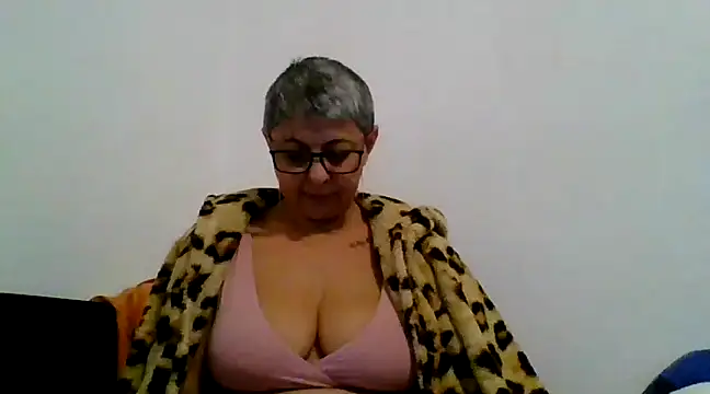 Snapshot of roseblak42 chatting on 02.23.25 roseblak42 online show from 02.23.25