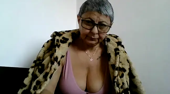 Snapshot of roseblak42 chatting on 02.26.25 roseblak42 online show from 02.26.25