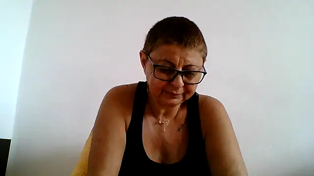 Snapshot of roseblak42 chatting on 09.15.25 roseblak42 online show from 09.15.25
