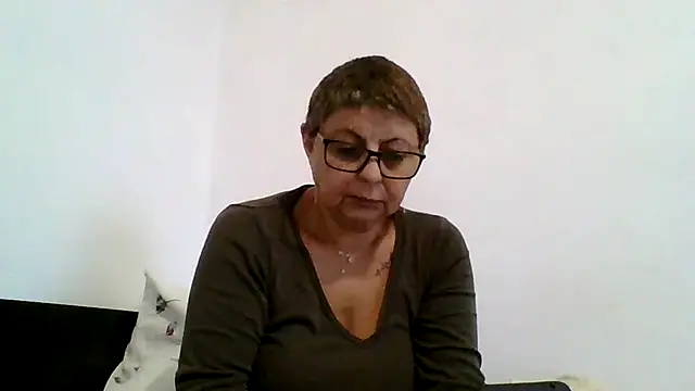 Snapshot of roseblak42 chatting on 10.13.25 roseblak42 online show from 10.13.25