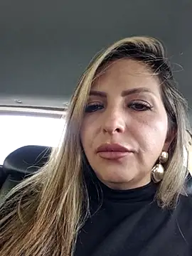  Abril-Office1 online show from 03.17.25