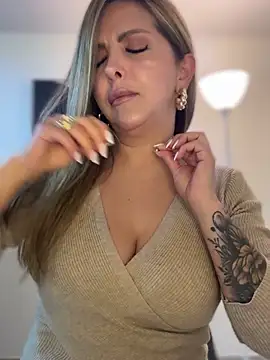  Abril-Office1 online show from 11.14.25