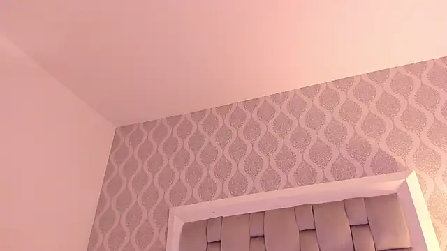 Snapshot of Megan_Leal1 chatting on 11.05.25 Megan Leal1 online show from 11.05.25