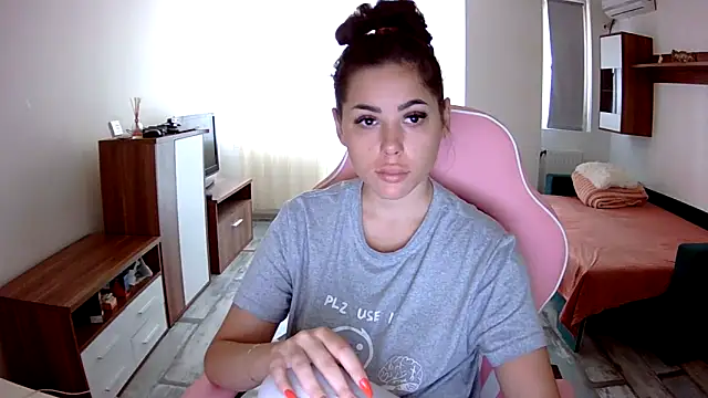 Snapshot of LovelyJulliette chatting on 09.26.25 LovelyJulliette online show from 09.26.25