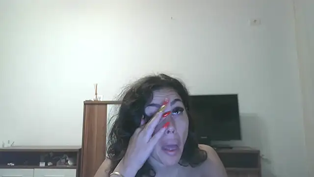 Snapshot of LovelyJulliette chatting on 10.05.25 LovelyJulliette online show from 10.05.25