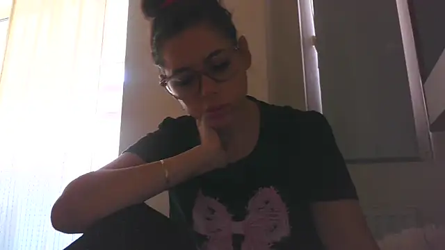 Snapshot of LovelyJulliette chatting on 10.17.25 LovelyJulliette online show from 10.17.25