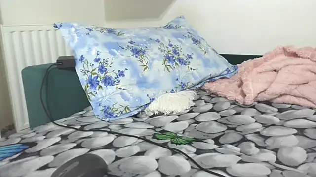 LovelyJulliette online show from 05.23.26