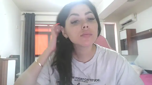 LovelyJulliette online show from 06.09.26