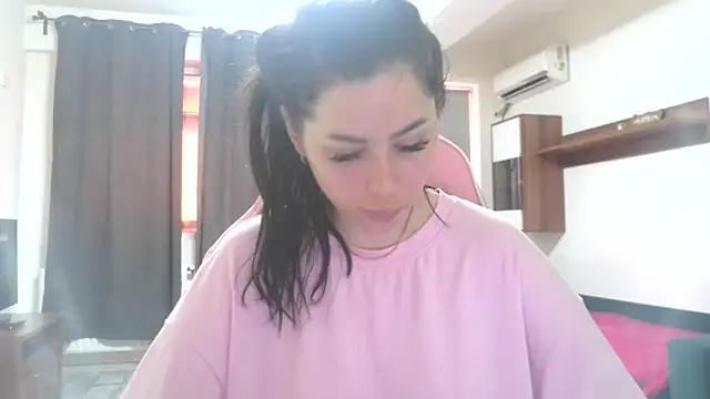 LovelyJulliette online show from 06.17.26