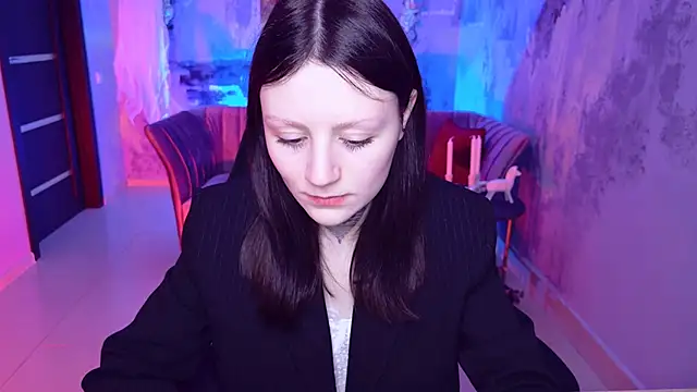 VeliraBraitberg online show from 12.18.24