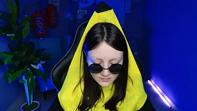 VeliraBraitberg online show from 12.25.24