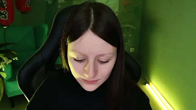 VeliraBraitberg online show from 12.25.24