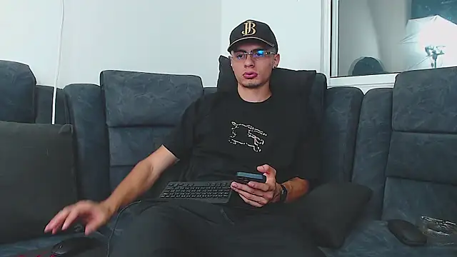 Stiven CL online show from 02.25.25