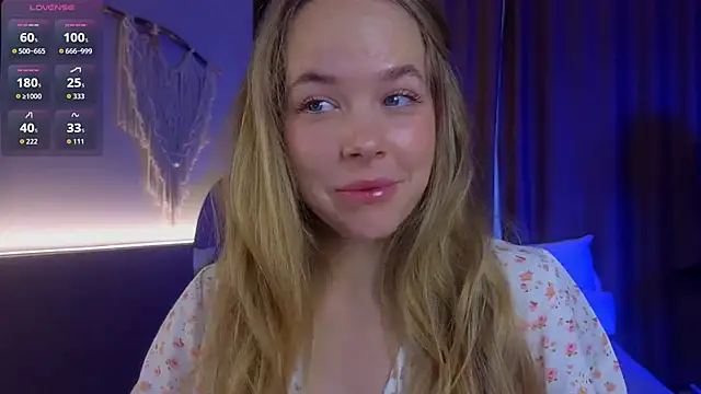 Snapshot of milly_shy chatting on 11.03.25 milly shy online show from 11.03.25